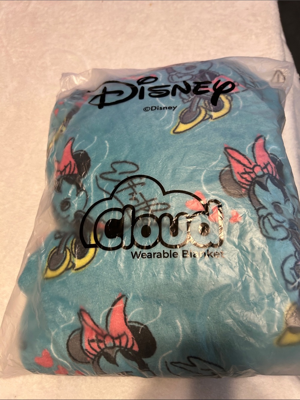 NWT Disney Minnie Mouse Teal Cloud
Oversized Wearable Blanket Hoodie One size